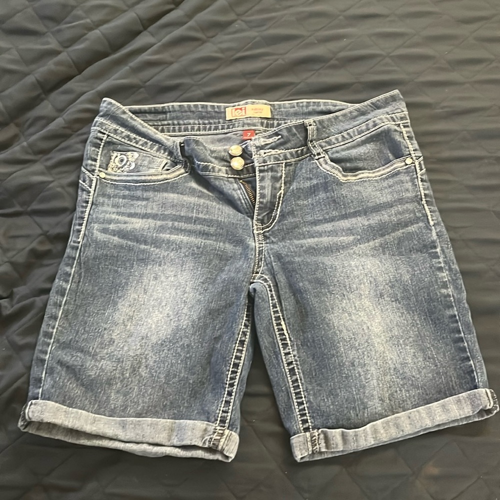 lei Ashley low rise shorts